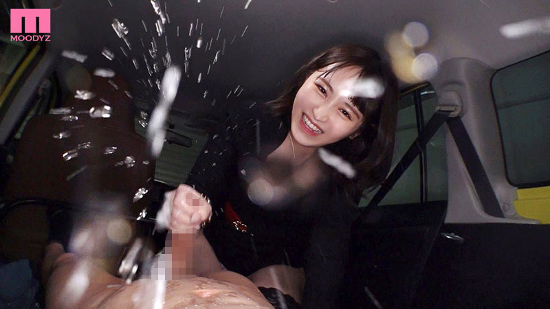 えぇー、本当に、ココで…男潮吹いちゃうの!!? デートの最中、声を出しちゃいけない誰にもバレちゃいけないギリギリの状況で強●射精・男潮吹き小悪魔焦らしお姉さん 小野六花(midv00108) シーン9