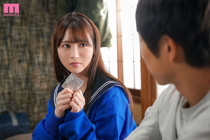 両親が旅行で不在中に幼馴染がやってきて「初めて彼氏ができたんだけど一回だけセックスの練習してくれない?」と コンドーム一個持ってきてお願いされた。一回だけと言ってたハズがチ○ポの快感に目覚めすぎてゴム無しで三日三晩中出しセックスしまくった 小野六花(midv00757) シーン1