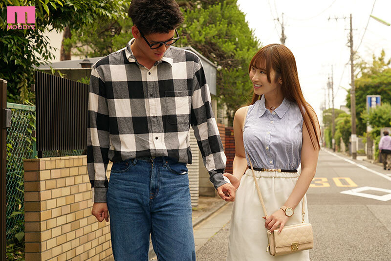 裸も見たことない。付き合いたての彼女。一緒に参加したサークル飲み。 僕が酔い潰れたそばでヤリチンDQN達にドロ酔い串刺し輪●で何度も中出しされていたなんて… 小野六花(midv00945) シーン2